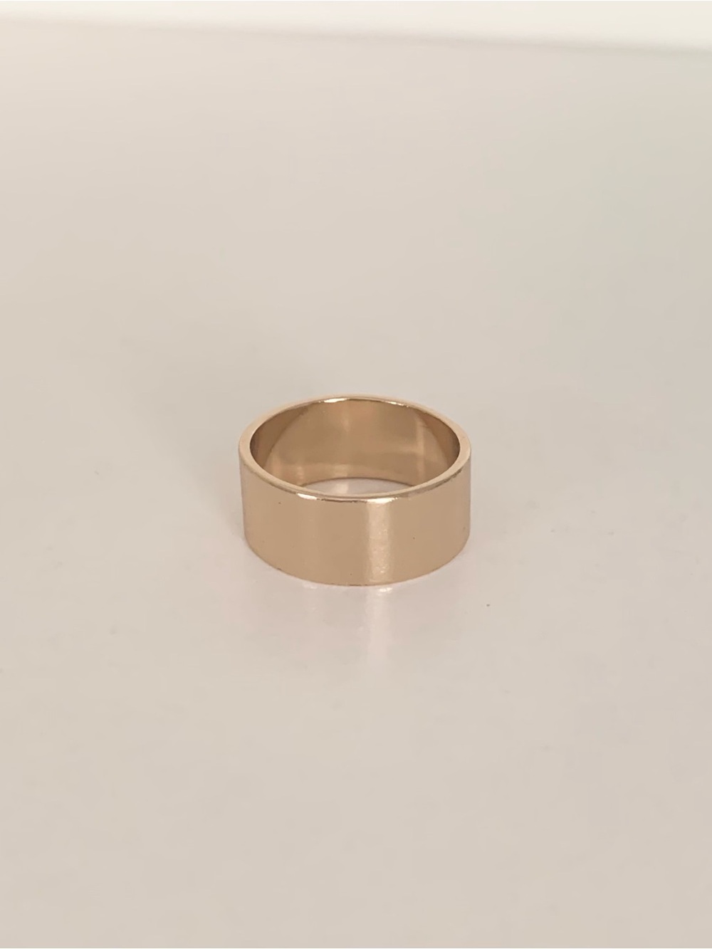 Thick gold band ring comes in a pouch